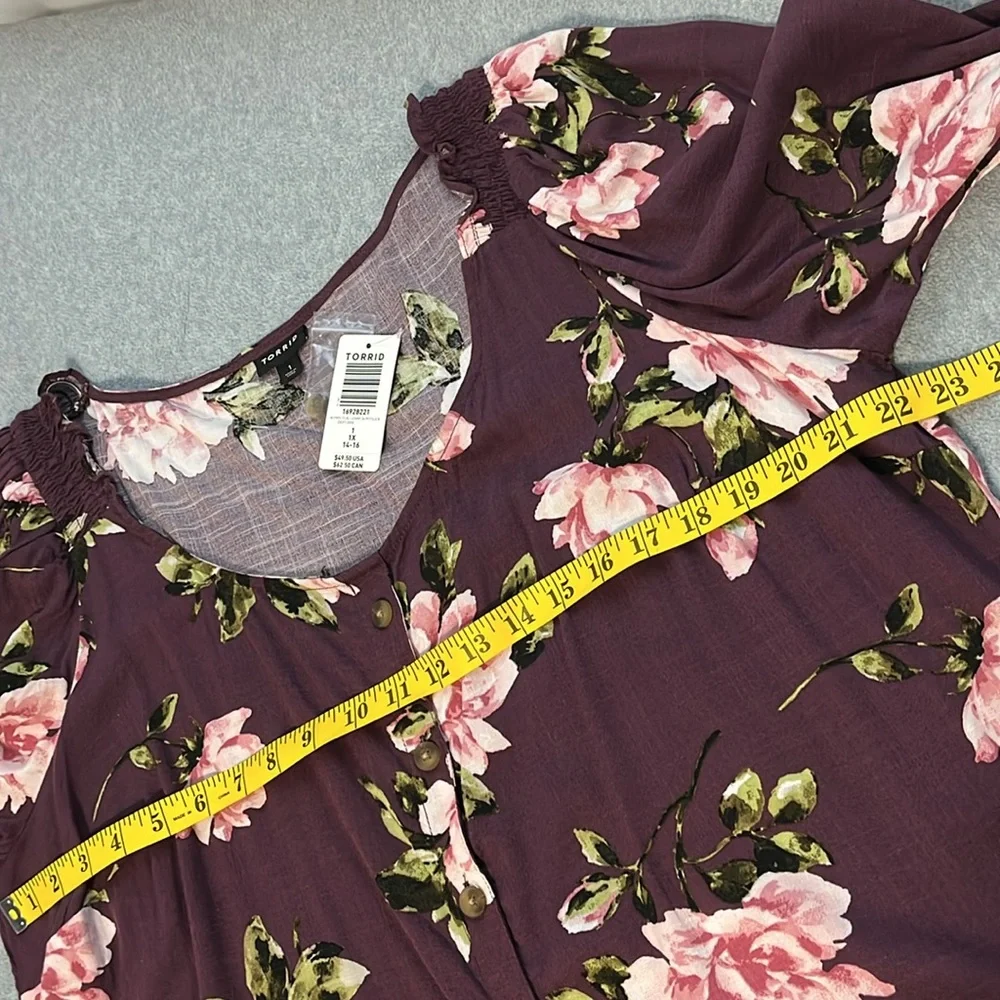 New Torrid Button Front Floral Top Size 1X Flowy Tunic